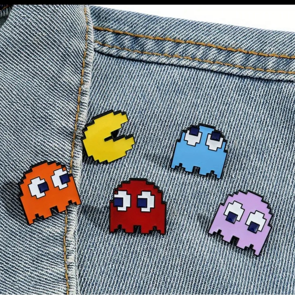 Set of 5 Pac-Man video game pixel pins for jacket or backpack Retro 80’s style